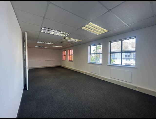 330M² OFFICE TO LET IN KENILWORTH